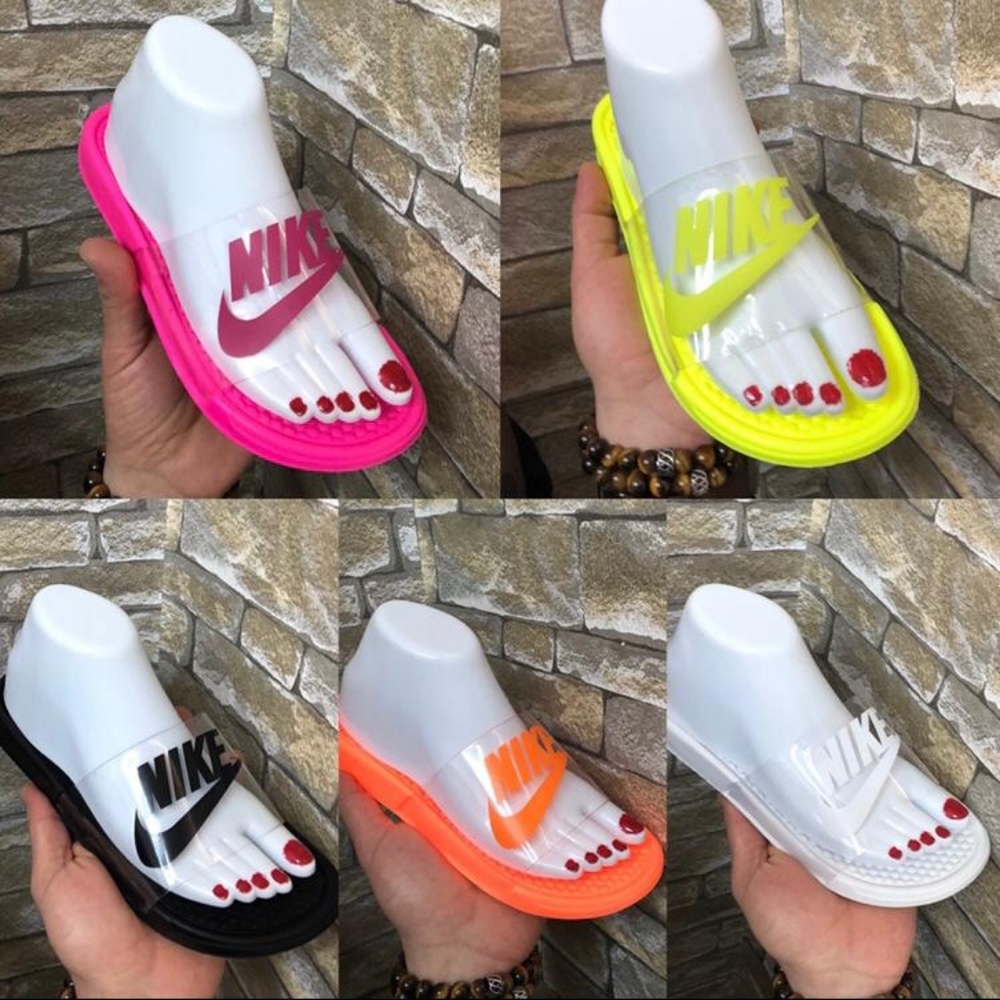 Woman Nike Slides